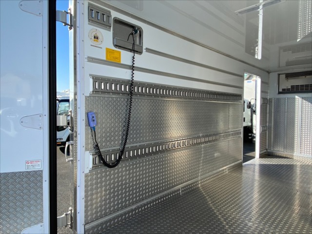 エルフ ２ｔ標準ロング冷凍車
